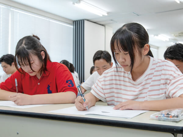 2約80回の 模擬試験による実力アップ!