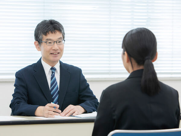 3過去の試験情報に基づく 徹底した面接対策!